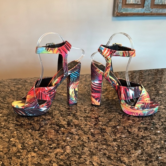 Misguided tropical Heels with Bold Design NWOT 8 - Picture 5 of 12